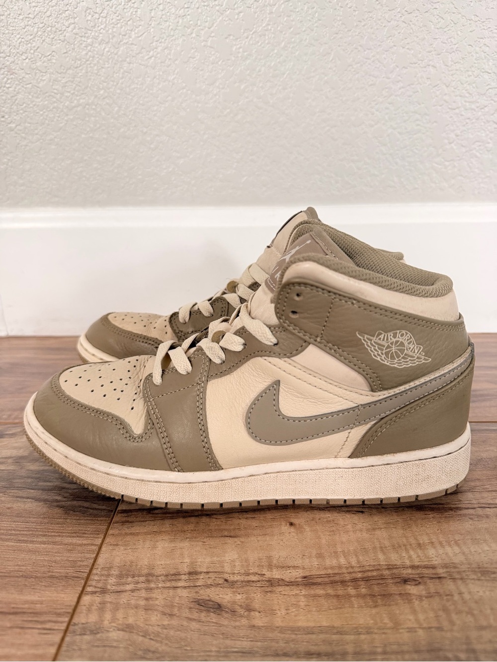 Nike Air Jordan 1 w/ Golfkicks DIY Spikes Mid Taupe Cream High-Top Golf Shoes 6 - Picture 3 of 8